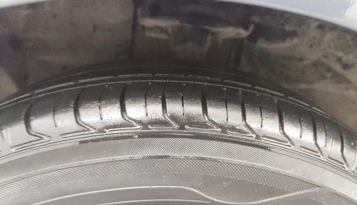 2017 Ford Figo Aspire TREND 1.2 PETROL, Petrol, Manual, 59,071 km, Left Front Tyre Tread