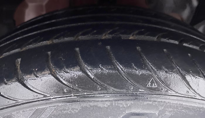 2017 Ford New Figo 1.2 TITANIUM, Petrol, Manual, 39,444 km, Right Front Tyre Tread