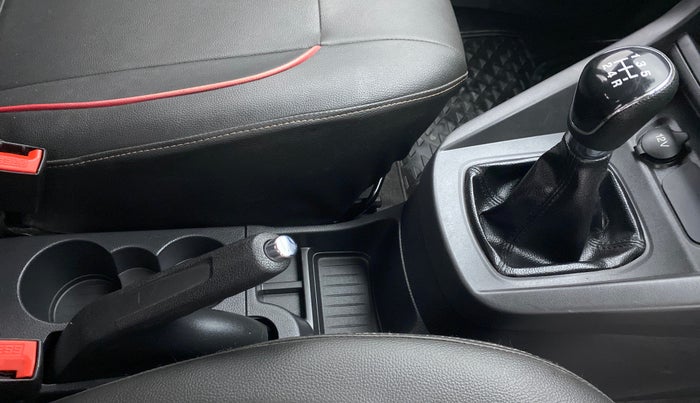 2017 Ford New Figo 1.2 TITANIUM, Petrol, Manual, 39,444 km, Gear Lever