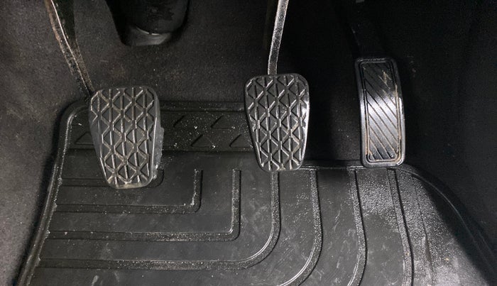 2017 Ford New Figo 1.2 TITANIUM, Petrol, Manual, 39,444 km, Pedals