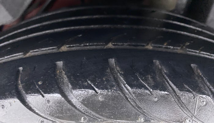 2017 Ford New Figo 1.2 TITANIUM, Petrol, Manual, 39,444 km, Left Rear Tyre Tread