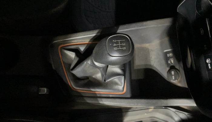 2016 Hyundai i20 Active 1.2 S, Petrol, Manual, 1,08,259 km, Gear Lever