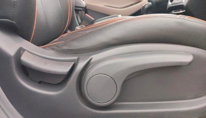 2020 Hyundai Elite i20 SPORTZ PLUS 1.2, Petrol, Manual, 77,387 km, Driver Side Adjustment Panel