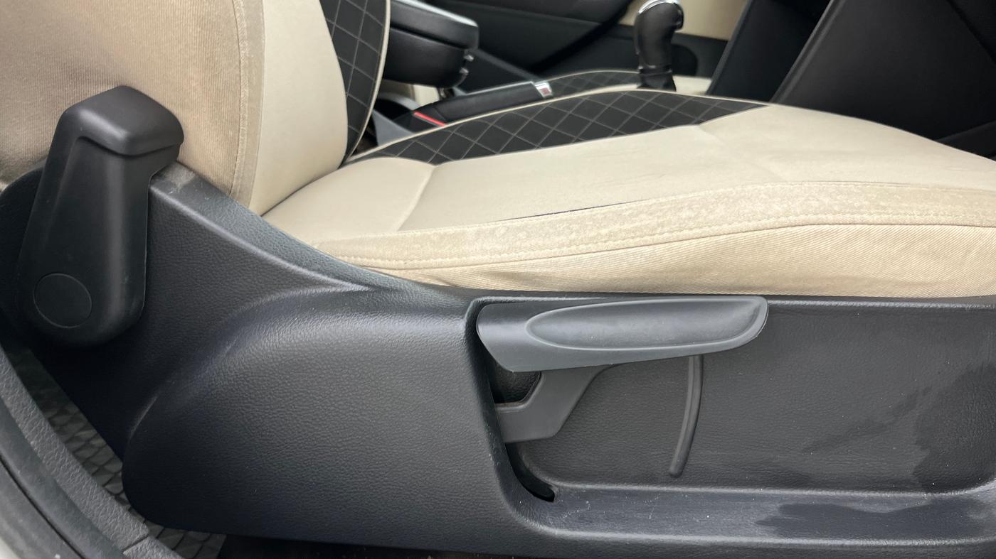 2021 Skoda Rapid AMBITION AT TSI, Petrol, Automatic, 45,377 km, Driver Side Adjustment Panel