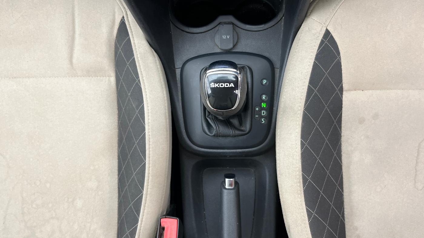 2021 Skoda Rapid AMBITION AT TSI, Petrol, Automatic, 45,377 km, Gear Lever