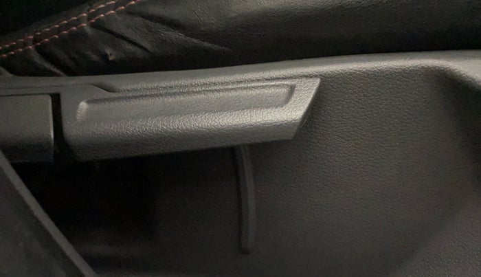 2022 Hyundai GRAND I10 NIOS SPORTZ 1.2 KAPPA VTVT CNG, CNG, Manual, 86,671 km, Driver Side Adjustment Panel