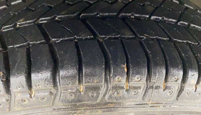 2013 Honda Brio S MT, Petrol, Manual, 44,214 km, Left Front Tyre Tread