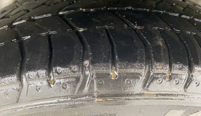 2013 Honda Brio S MT, Petrol, Manual, 44,214 km, Left Rear Tyre Tread