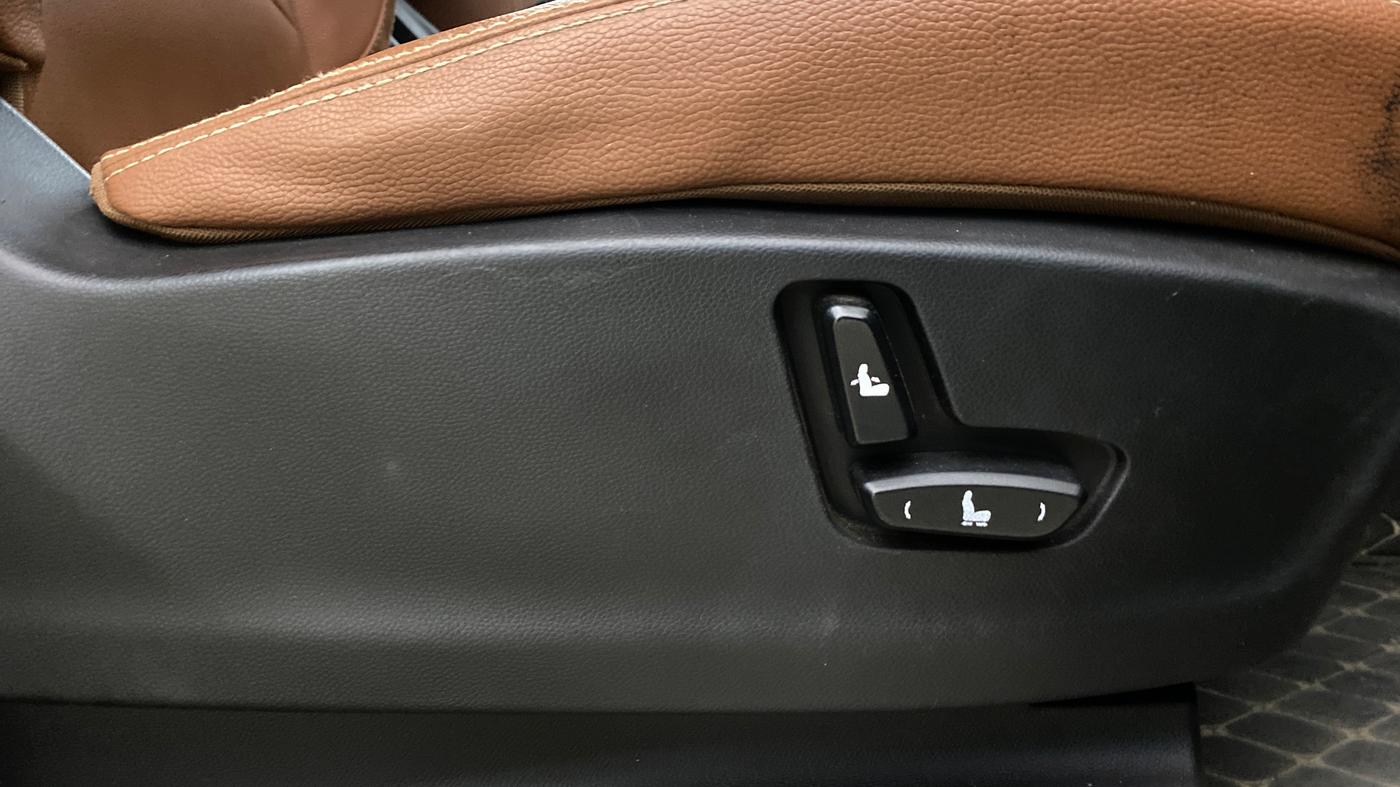 2021 MG HECTOR PLUS SELECT 2.0 DIESEL TURBO MT 7-STR, Diesel, Manual, 51,577 km, Driver Side Adjustment Panel