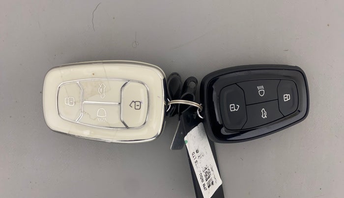 2024 Tata TIGOR XZ PLUS PETROL, Petrol, Manual, 5,590 km, Key Close Up