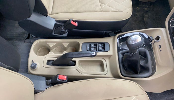 2018 Mahindra TUV300 T10, Diesel, Manual, 55,556 km, Gear Lever
