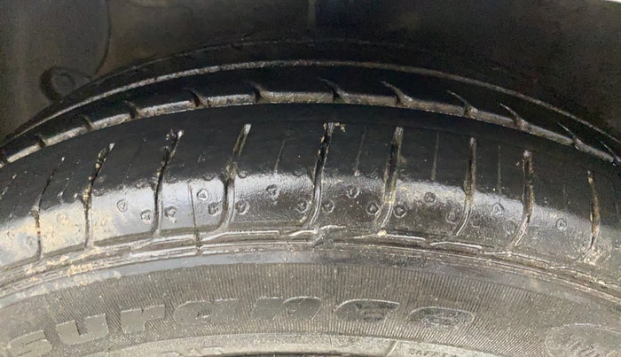 2014 Hyundai Grand i10 MAGNA 1.2 KAPPA VTVT, Petrol, Manual, 70,638 km, Left Front Tyre Tread