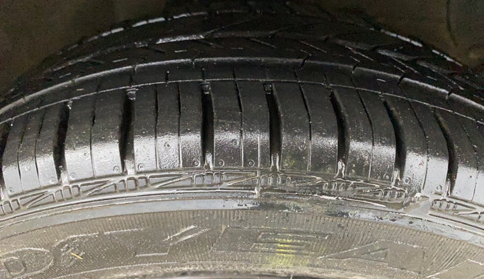 2014 Hyundai Grand i10 MAGNA 1.2 KAPPA VTVT, Petrol, Manual, 70,638 km, Right Front Tyre Tread