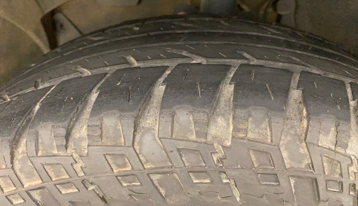 2015 Renault Duster 85 PS RXL DIESEL, Diesel, Manual, 83,248 km, Left Front Tyre Tread