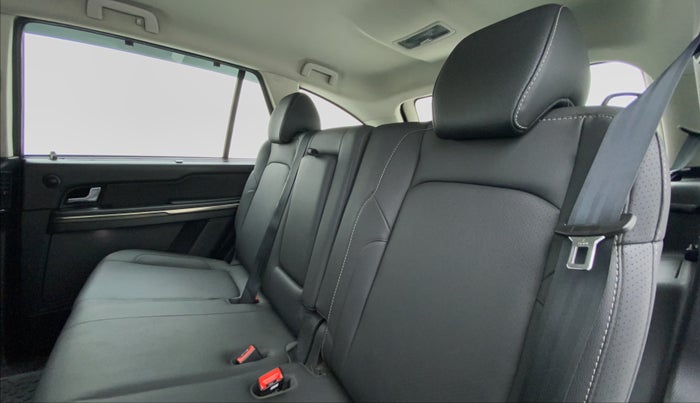 2018 Tata Hexa Varicor 400 XT, Diesel, Manual, 90,594 km, Right Side Rear Door Cabin