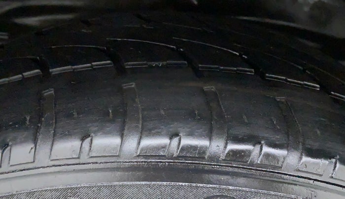2018 Tata Hexa Varicor 400 XT, Diesel, Manual, 90,594 km, Right Rear Tyre Tread