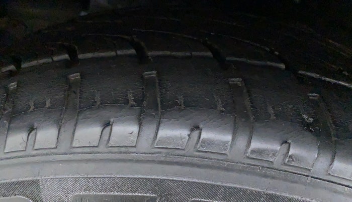 2018 Tata Hexa Varicor 400 XT, Diesel, Manual, 90,594 km, Right Front Tyre Tread