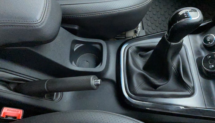 2018 Tata Hexa Varicor 400 XT, Diesel, Manual, 90,594 km, Gear Lever