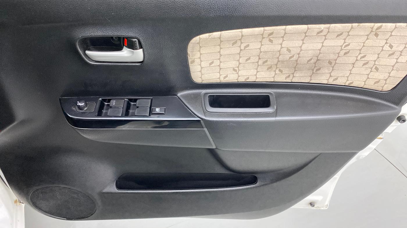 2018 Maruti Wagon R 1.0 VXI, Petrol, Manual, 47,906 km, Driver Side Door Panels Control