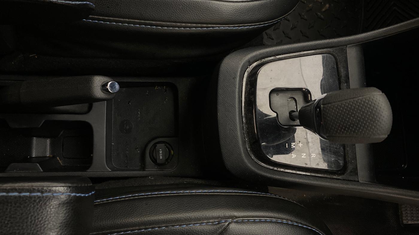 2023 Tata PUNCH Creative Dual Tone AMT Sunroof , Petrol, Automatic, 28,456 km, Gear Lever