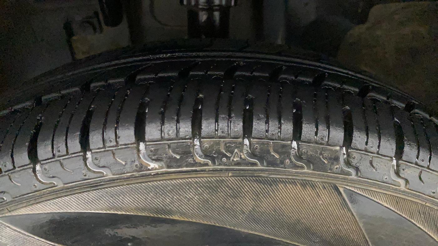 2015 Renault Kwid RXE, Petrol, Manual, 33,805 km, Left Front Tyre Tread