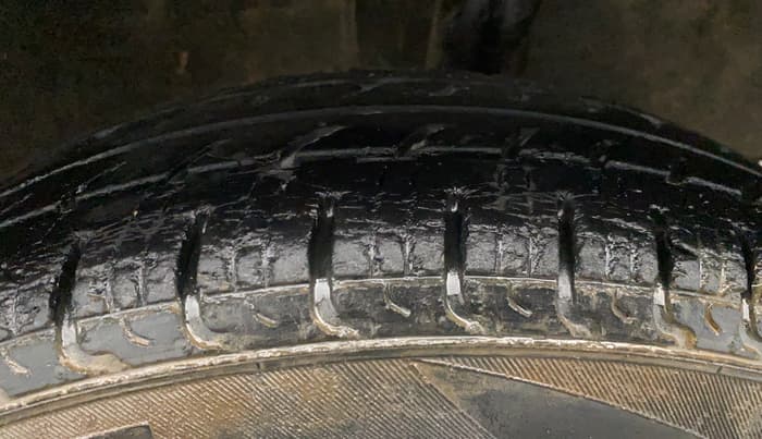 2015 Renault Kwid RXE, Petrol, Manual, 33,805 km, Left Rear Tyre Tread