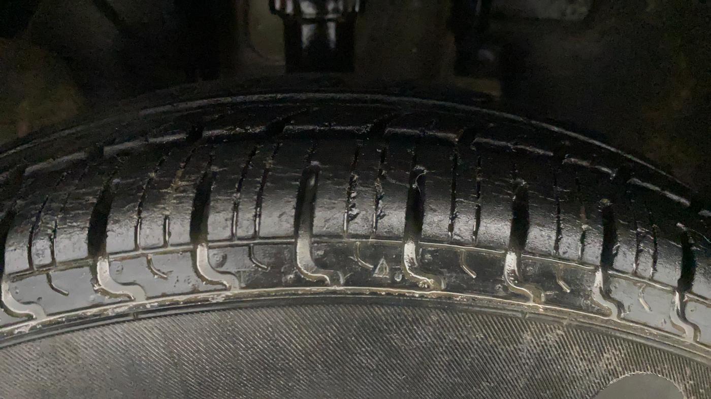 2015 Renault Kwid RXE, Petrol, Manual, 33,805 km, Right Front Tyre Tread