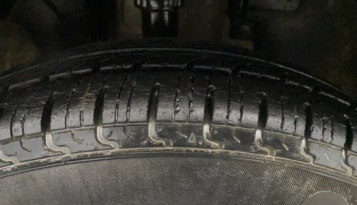 2015 Renault Kwid RXE, Petrol, Manual, 33,805 km, Right Front Tyre Tread