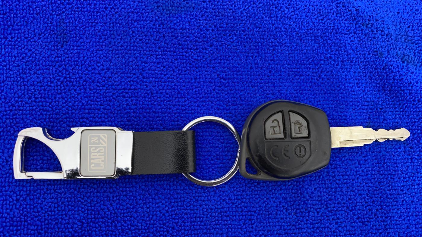 2017 Maruti Dzire VXI, Petrol, Manual, 53,668 km, Key Close Up