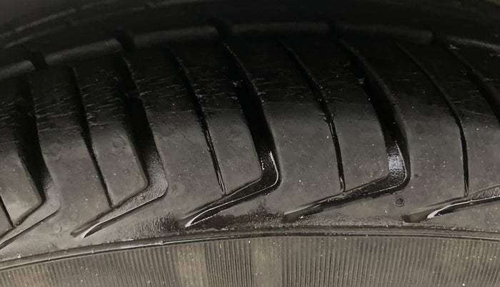 2014 Hyundai Eon MAGNA +, Petrol, Manual, 29,824 km, Right Front Tyre Tread