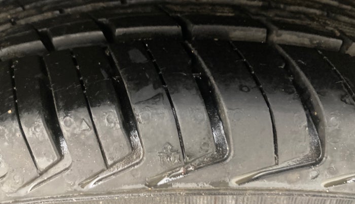 2014 Hyundai Eon MAGNA +, Petrol, Manual, 29,824 km, Left Rear Tyre Tread