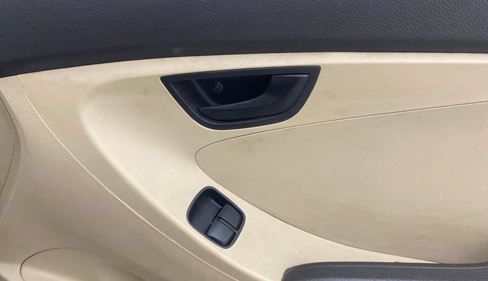 2014 Hyundai Eon MAGNA +, Petrol, Manual, 29,824 km, Driver Side Door Panels Control