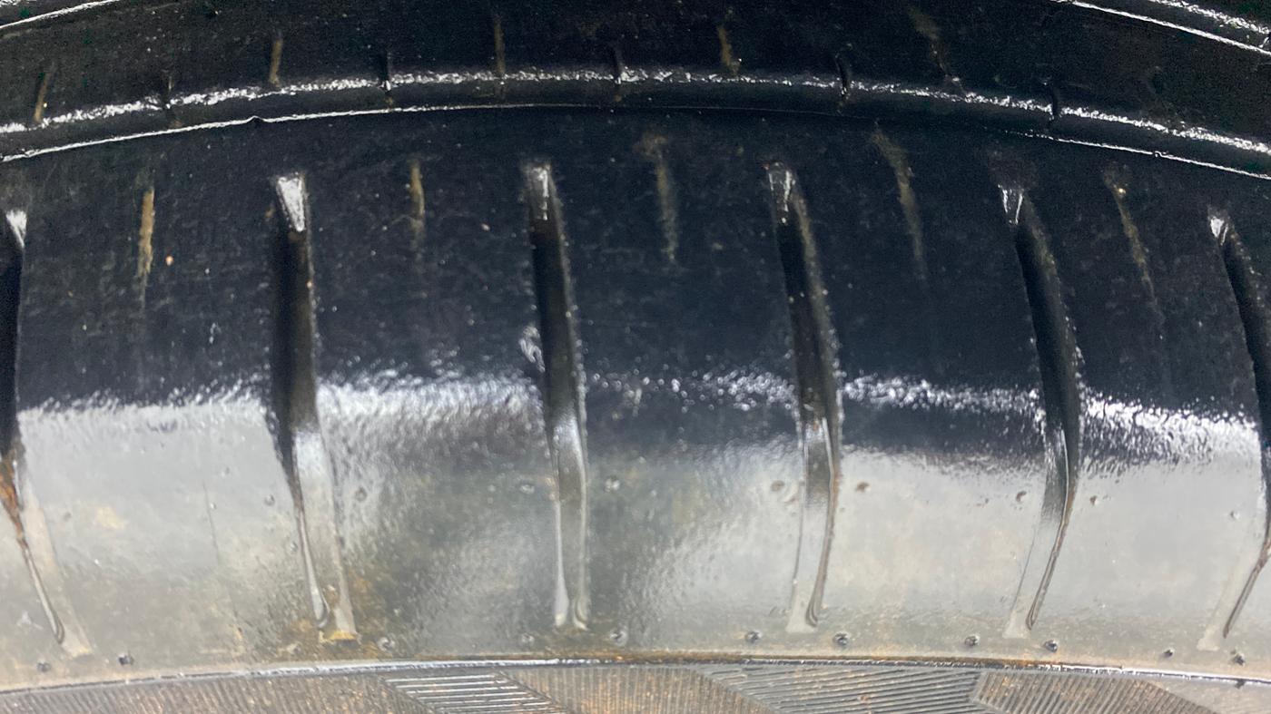 2022 Maruti Dzire ZXI CNG, CNG, Manual, 24,188 km, Left Front Tyre Tread