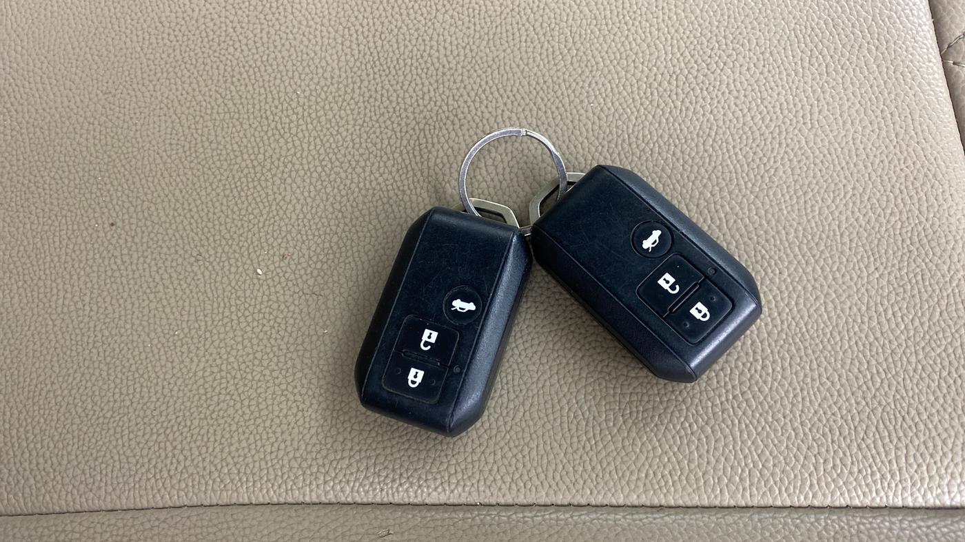 2022 Maruti Dzire ZXI CNG, CNG, Manual, 24,188 km, Key Close Up