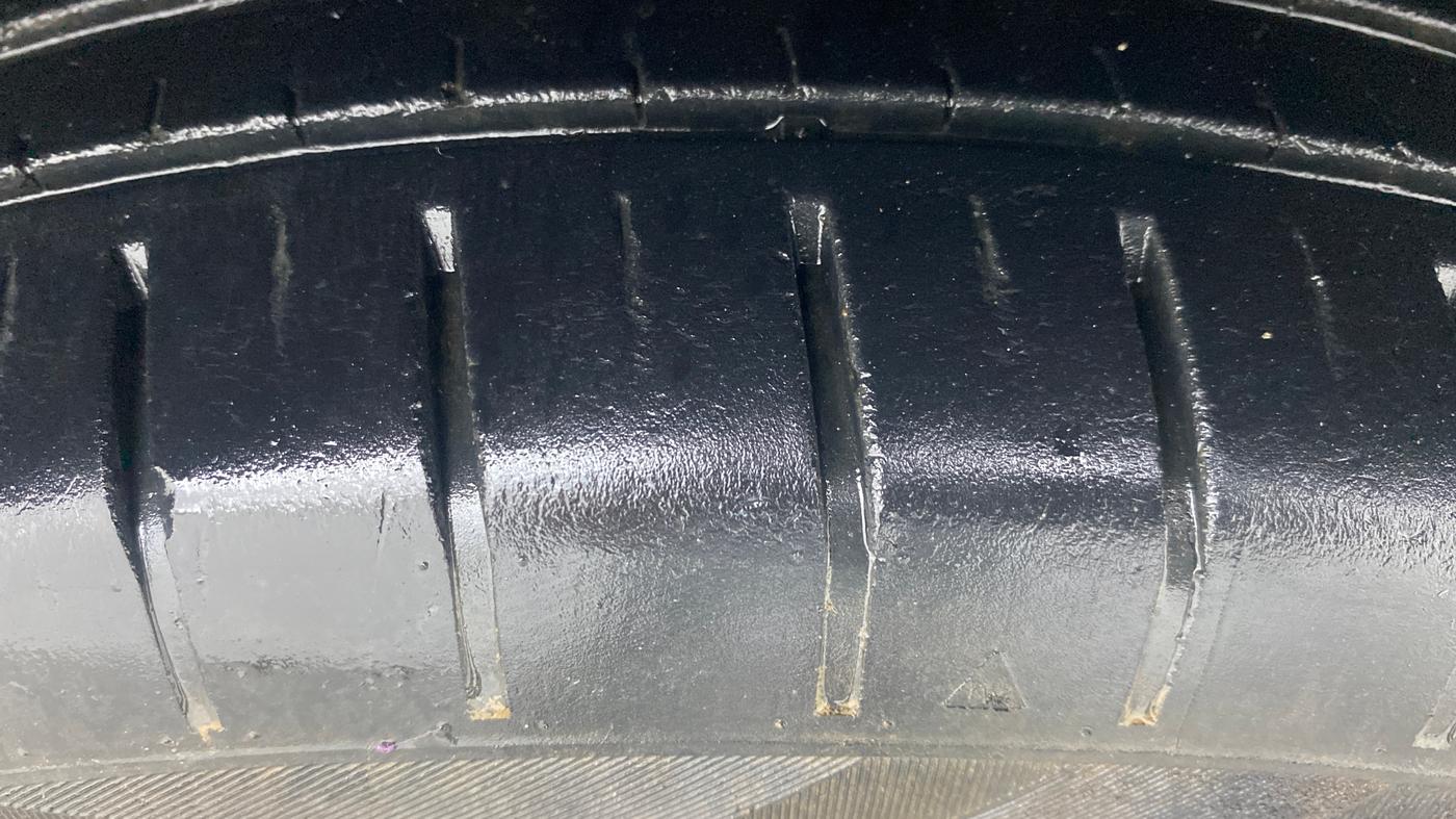2022 Maruti Dzire ZXI CNG, CNG, Manual, 24,188 km, Right Front Tyre Tread