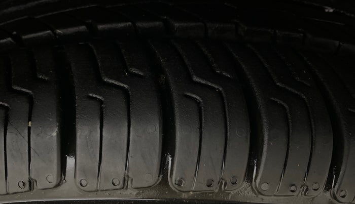 2015 Ford Figo Aspire TREND 1.5 DIESEL, Diesel, Manual, 60,028 km, Right Front Tyre Tread