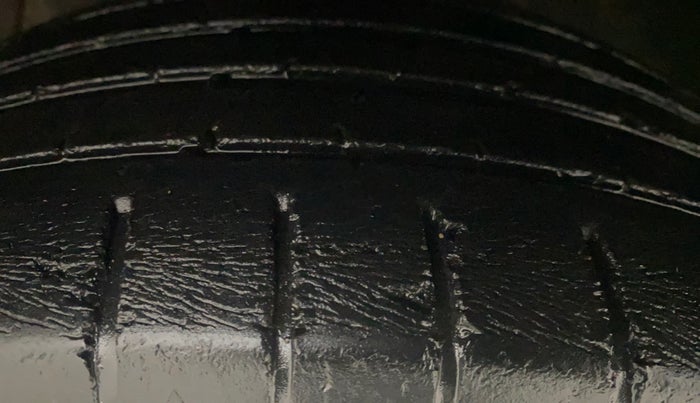 2015 Maruti Ciaz ZXI+, Petrol, Manual, 53,028 km, Left Front Tyre Tread