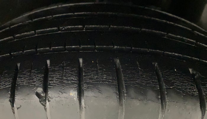 2015 Maruti Ciaz ZXI+, Petrol, Manual, 53,028 km, Left Rear Tyre Tread