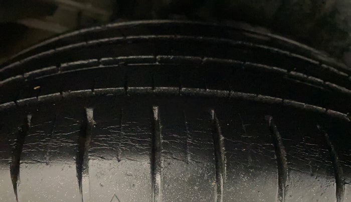 2015 Maruti Ciaz ZXI+, Petrol, Manual, 53,028 km, Right Rear Tyre Tread