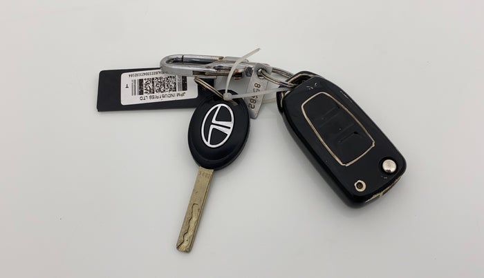 2023 Tata Tiago XT CNG, CNG, Manual, 24,173 km, Key Close Up