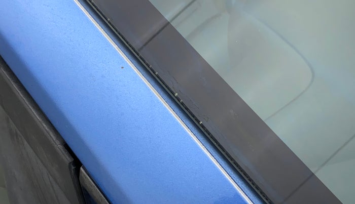 2013 Honda Amaze 1.2L I-VTEC VX, Petrol, Manual, 62,543 km, Right A pillar - Paint is slightly faded