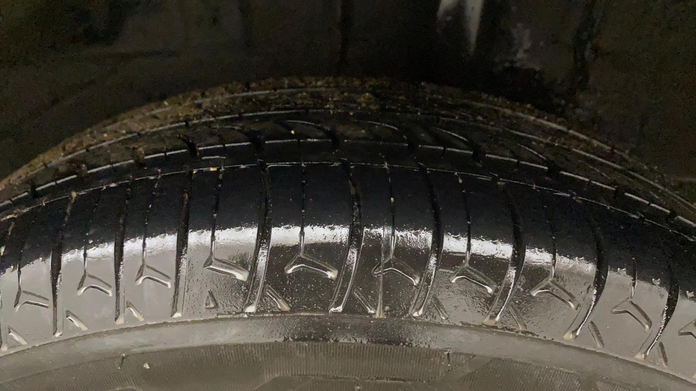 2019 Renault Kwid RXT 1.0 AMT (O), Petrol, Automatic, 45,623 km, Left Rear Tyre Tread