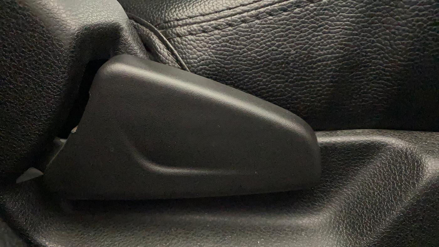 2019 Renault Kwid RXT 1.0 (O), Petrol, Manual, 63,386 km, Driver Side Adjustment Panel