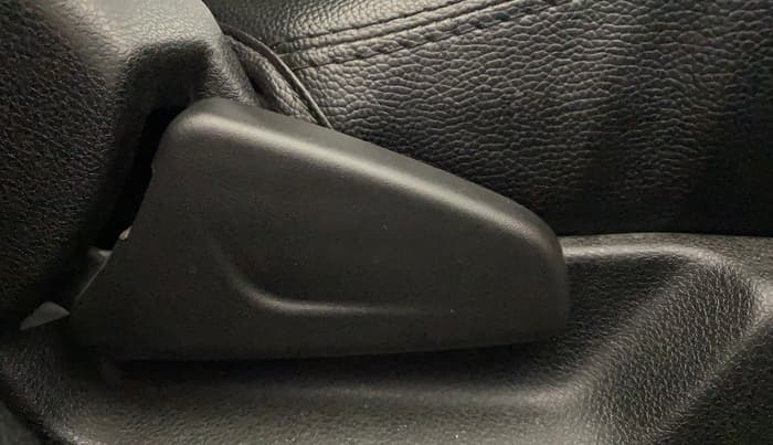 2019 Renault Kwid RXT 1.0 (O), Petrol, Manual, 63,386 km, Driver Side Adjustment Panel