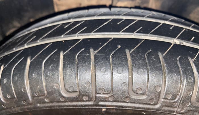 2019 Renault Kwid RXT 1.0 (O), Petrol, Manual, 63,386 km, Left Front Tyre Tread