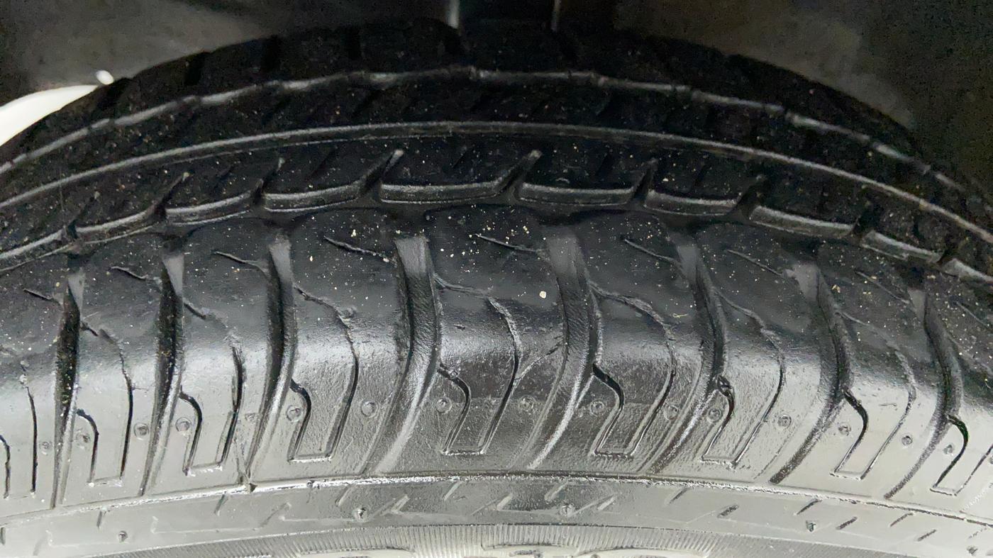 2018 Maruti Wagon R 1.0 VXI, Petrol, Manual, 389 km, Left Front Tyre Tread