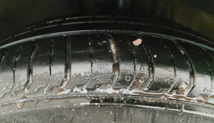 2017 Volkswagen Ameo HIGHLINE1.2L PLUS 16 ALLOY, Petrol, Manual, 95,740 km, Left Front Tyre Tread