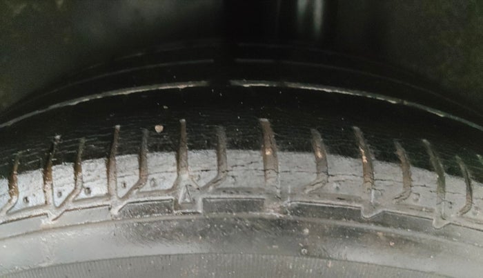 2017 Volkswagen Ameo HIGHLINE1.2L PLUS 16 ALLOY, Petrol, Manual, 95,740 km, Left Rear Tyre Tread