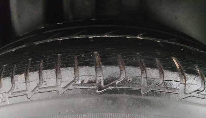 2017 Volkswagen Ameo HIGHLINE1.2L PLUS 16 ALLOY, Petrol, Manual, 95,740 km, Right Rear Tyre Tread