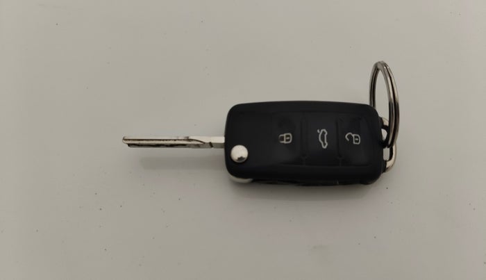 2017 Volkswagen Ameo HIGHLINE1.2L PLUS 16 ALLOY, Petrol, Manual, 95,740 km, Key Close Up